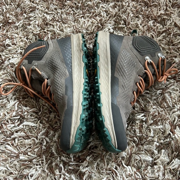 Vasque Hiking Boots Size 10 Tan - Picture 3 of 9